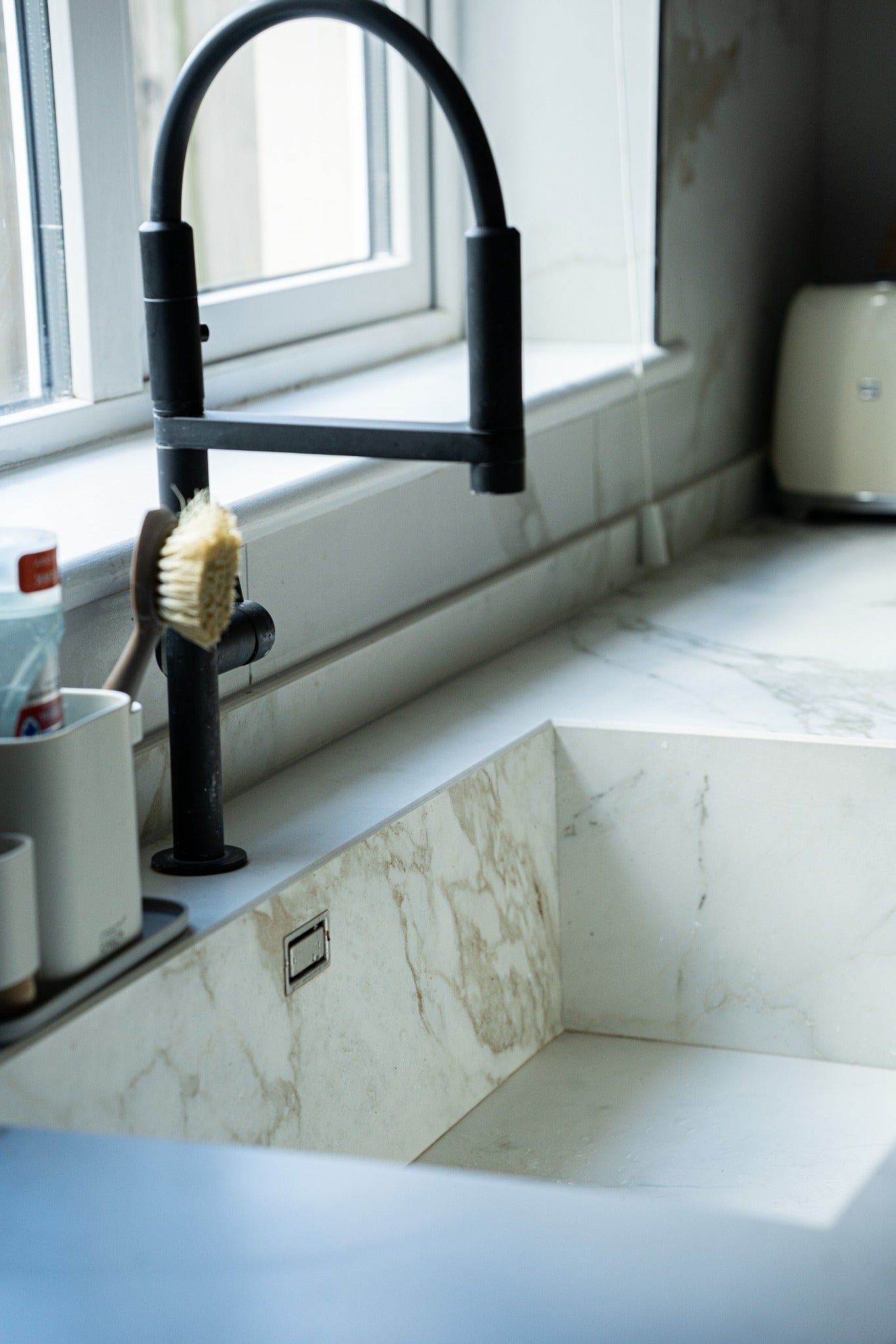 Kitchen sink detail by LUMANTÈA